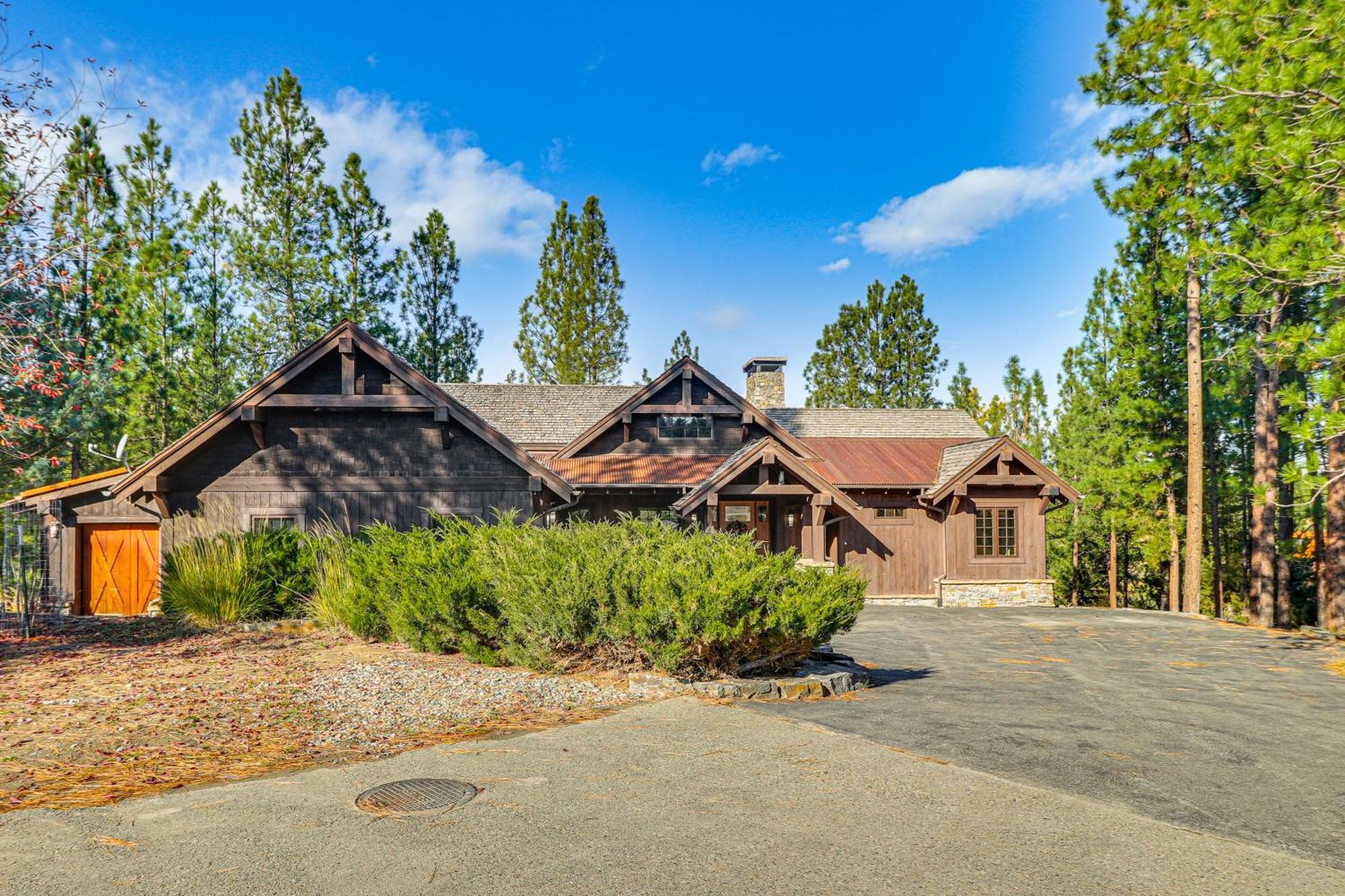 Lake Views And Resort Perks Spacious Eureka Cabin! Exterior photo