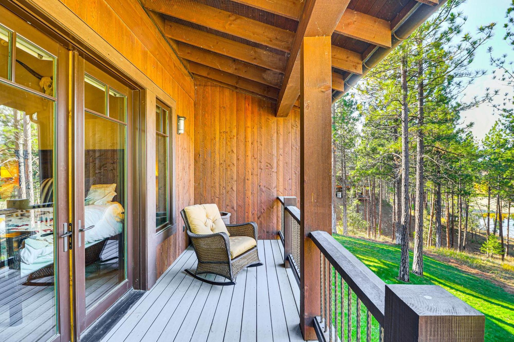 Lake Views And Resort Perks Spacious Eureka Cabin! Exterior photo